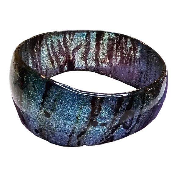 Green and Black Glitter Animal Markings Bangle Bracelet - Picture 8 of 9